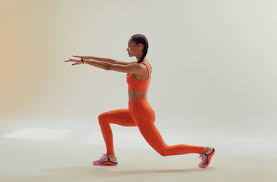 Woman doing Reverse Lunges